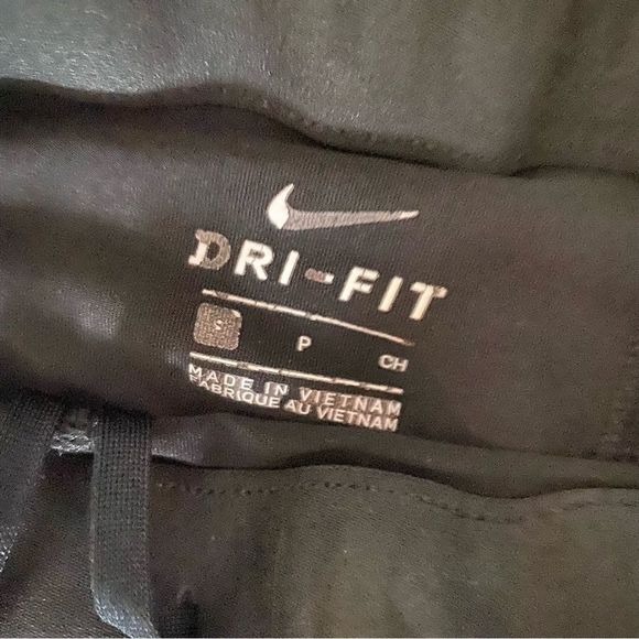 Nike Black Athletic Shorts - Picture 6 of 6